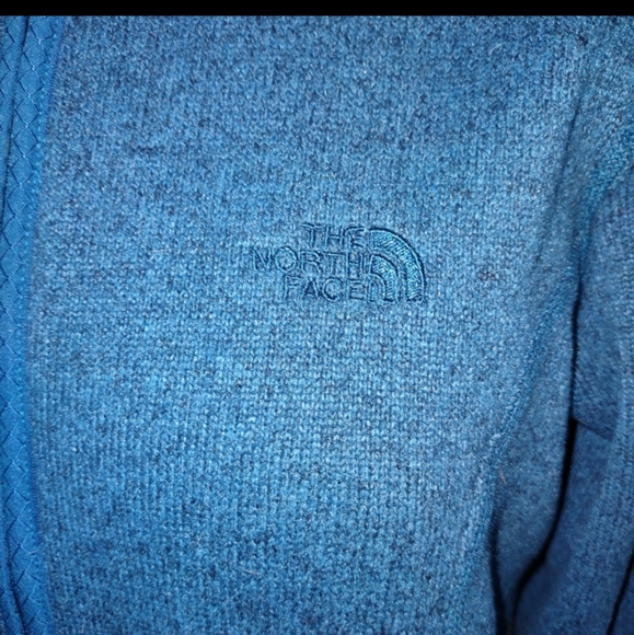 Northface jacket 💙💙 - Picture 2 of 8